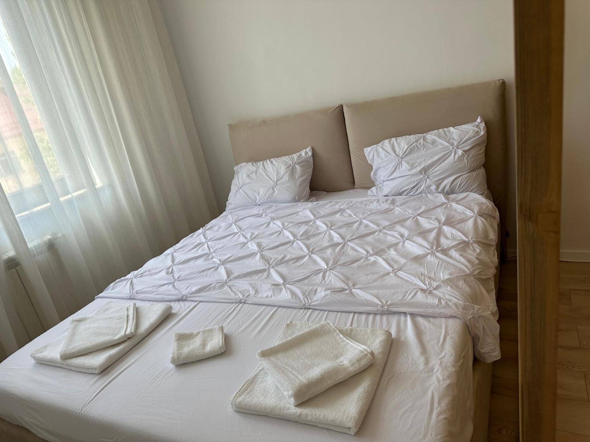 بوخارست North Area Lake View Studio المظهر الخارجي الصورة